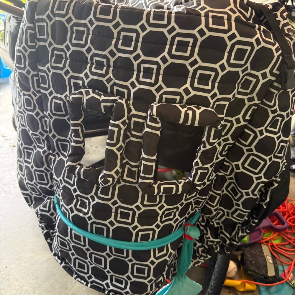 Boppy Black and White Hexagon Pattern Cover